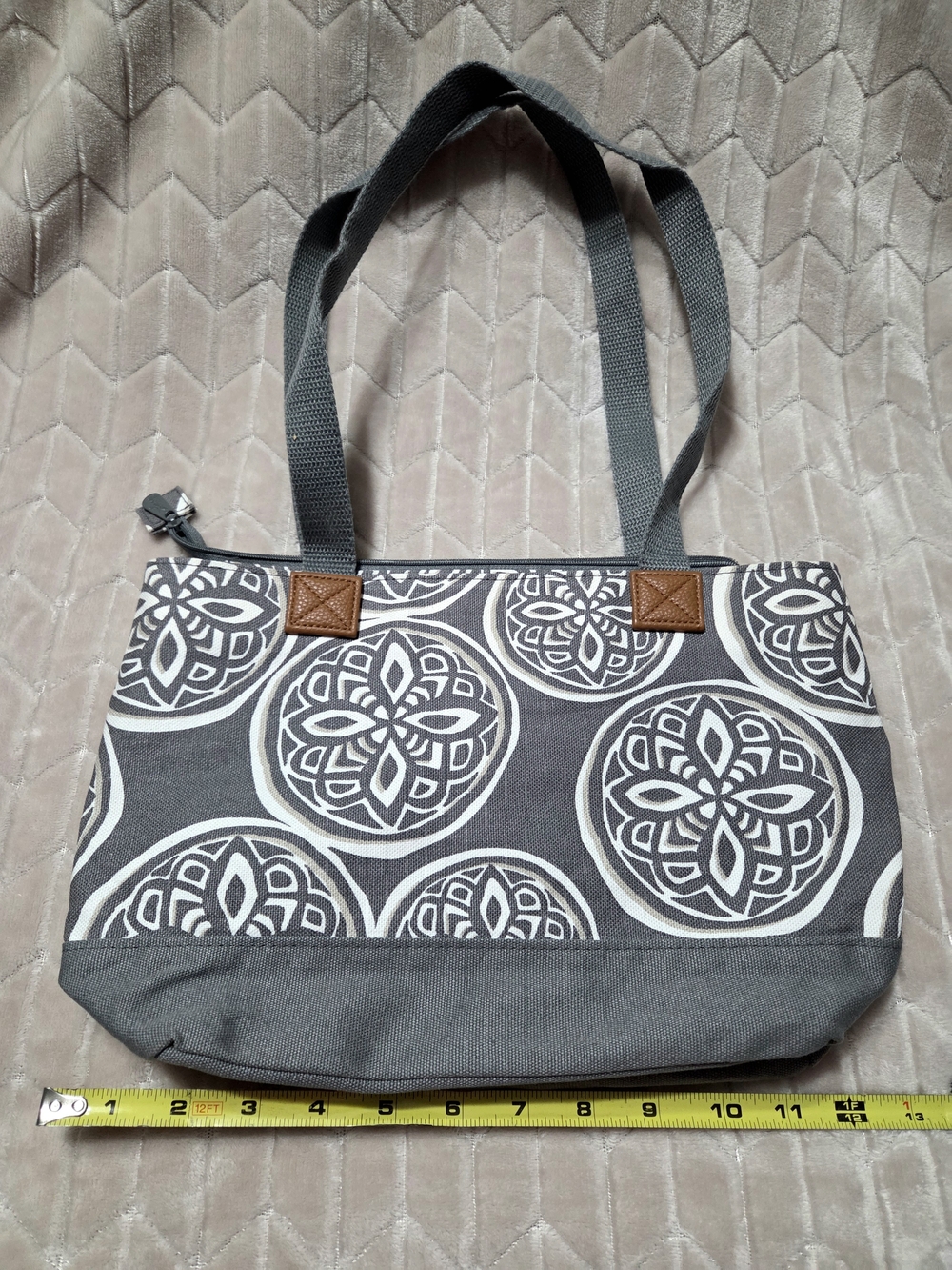 Thirty-one Canvas Tote Bag with Circular Medallion Print - Gray & White